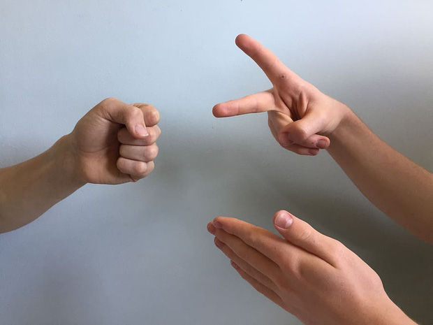 Chơi "Búa, Bao, Kéo" không chỉ dựa vào may mắn. Các nhà khoa học tuyên bố đã khám phá ra bí quyết giúp chiến thắng dễ dàng hơn nhiều.