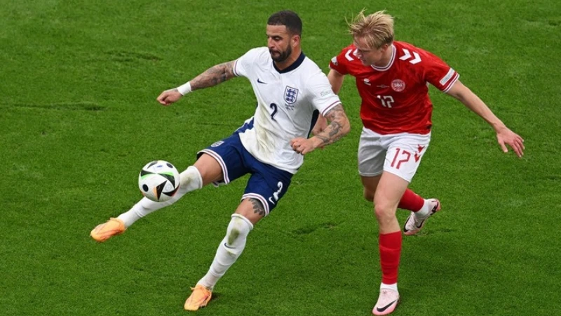 Tiền vệ cánh phải nhanh nhẹn trong bóng đá - Người châm ngòi cho những cơn bão trên sân cỏ -