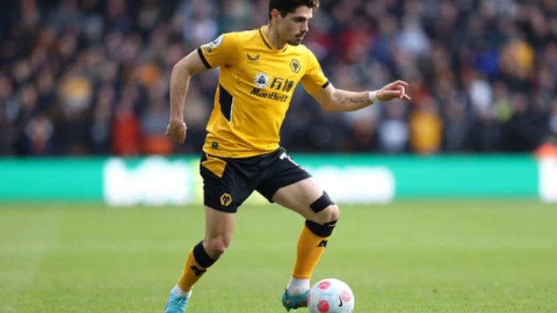 Tiền vệ cánh phải nhanh nhẹn trong bóng đá - Người châm ngòi cho những cơn bão trên sân cỏ -