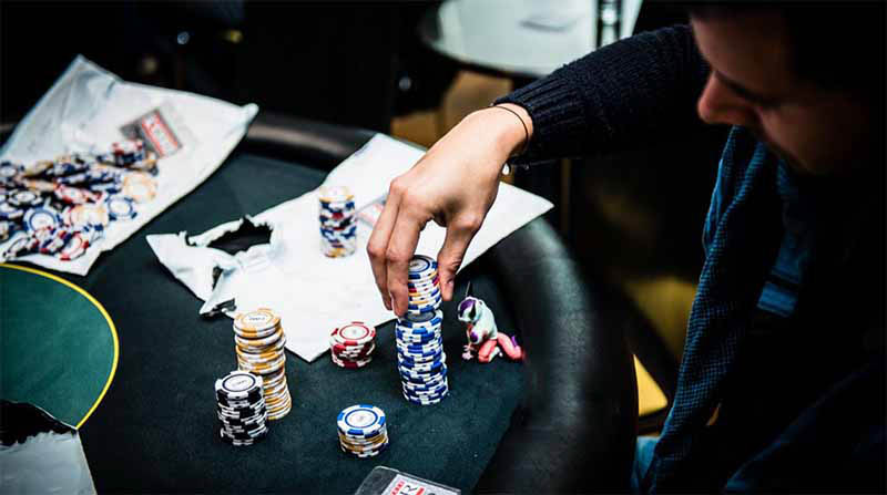 Chip poker là gì? Cách dễ dàng để giành được chip poker
