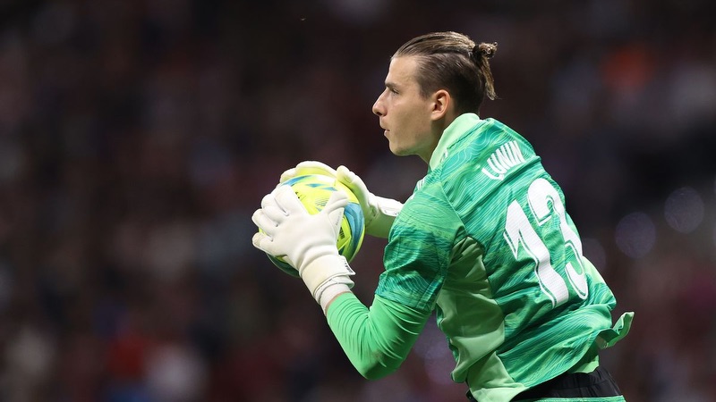 Tại Real Madrid thì cái tên này cũng chỉ đóng vai trò dự bị Thủ môn Andriy Lunin - Khó khăn sau dấu ấn lớn