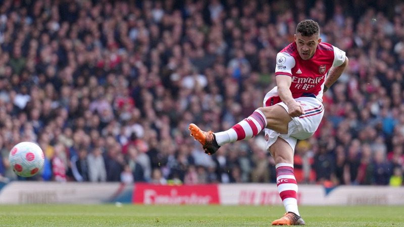 Và sau đó cũng chơi và tỏa sáng tại những đội bóng lớn Cầu thủ Granit Xhaka - Cái kết cho một cá tính ngang tàn