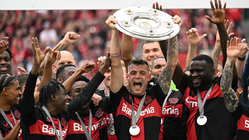 Nhưng sau tất cả, cầu thủ Granit Xhaka cũng có được thành công đáng ghi nhận Cầu thủ Granit Xhaka - Cái kết cho một cá tính ngang tàn